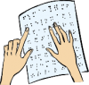 Zwei Hände lesen ein Blatt in Braille-Schrift.